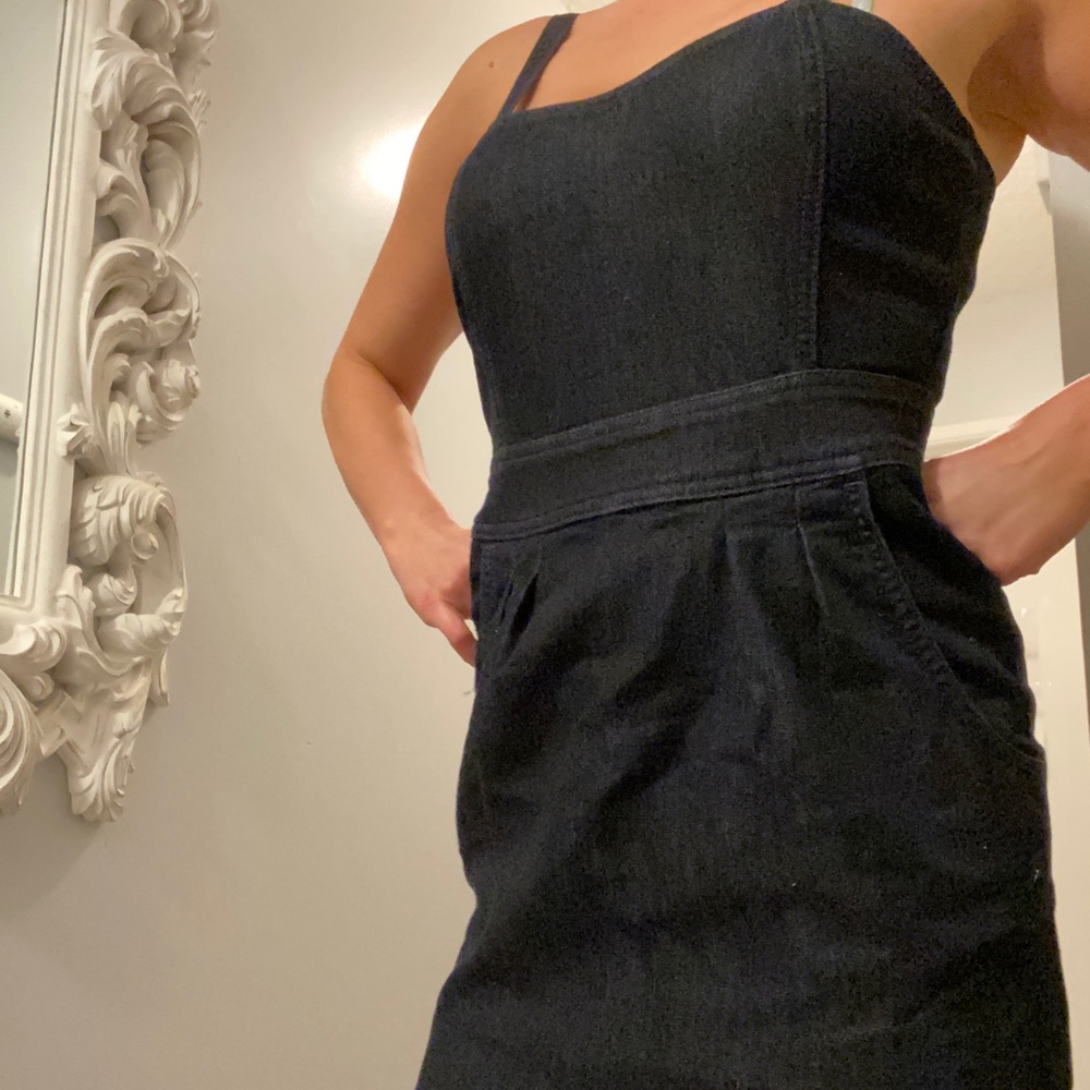 Women’s dish size 6 dark denim dress.